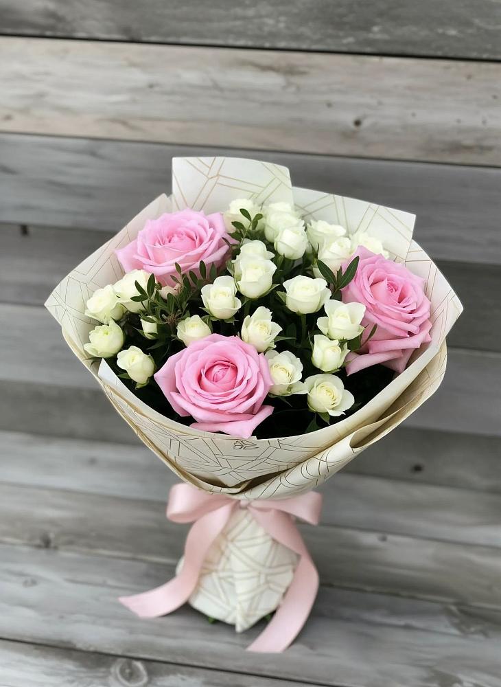 Букет цветов из: Розы в Брикет