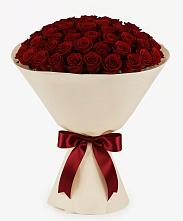 Букет 101 Бордовая роза Блэк Бакарра в Брикет