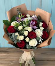 Букет цветов из:  Розы и Альстромерии в Брикет