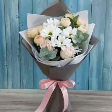 Букет цветов из:  Хризантемы и Розы в Брикет