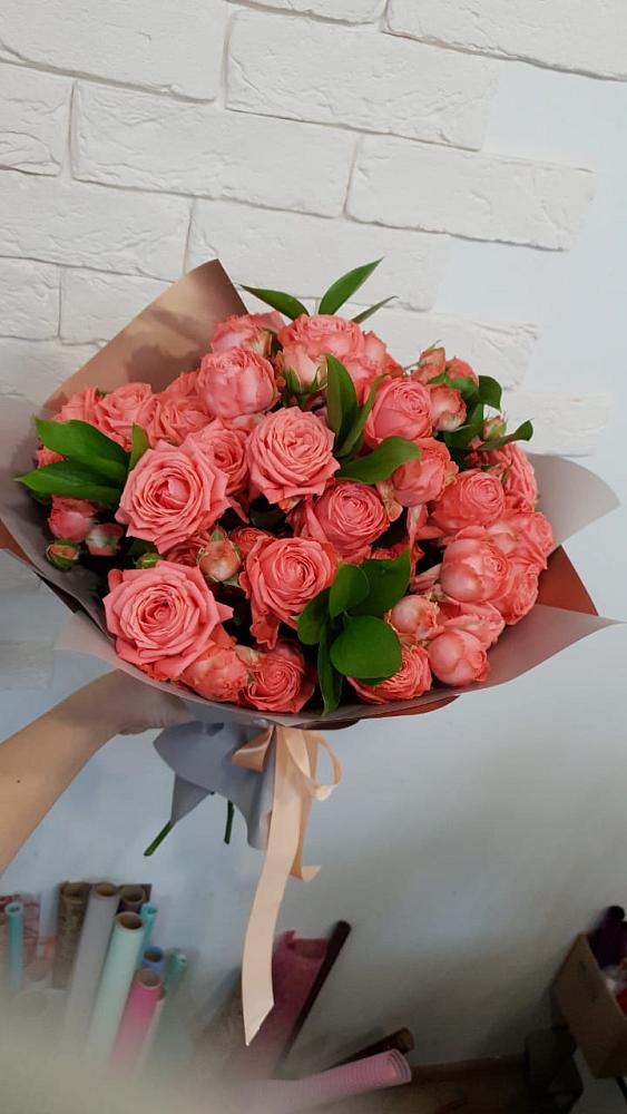 Букет цветов из: Розы в Брикет