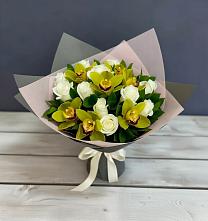 Букет цветов из:  Орхидеи и Розы в Брикет