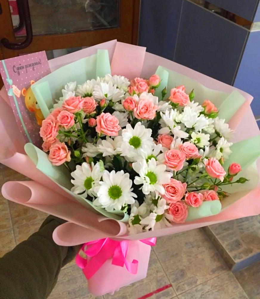 Букет цветов из: Розы и Хризантемы в Брикет