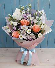 Букет цветов из:  Лизиантусы, Розы, Альстромерии и Гипсофила #REPLACE_PRED# Брикет