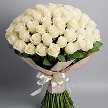 Букет 101 беля роза Белоснежка в Брикет