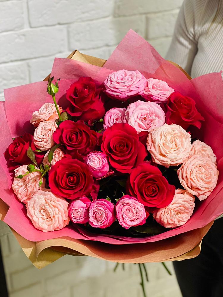 Букет цветов из: Розы в Брикет