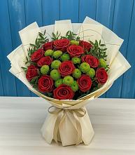 Букет цветов из:  Розы и Хризантемы в Брикет