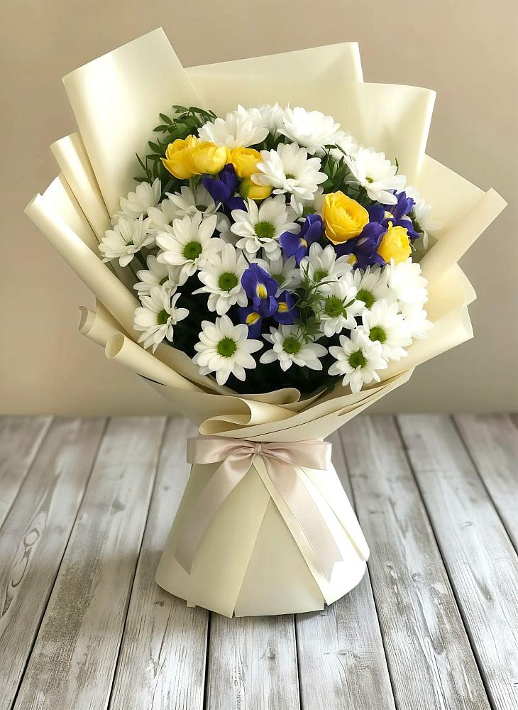 Букет цветов из: Ирисы, Хризантемы и Розы в Брикет