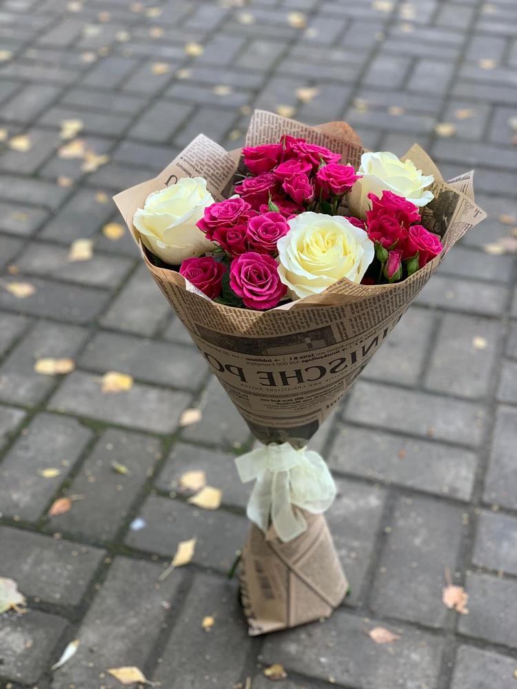 Букет цветов из: Розы в Брикет