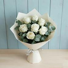 Букет Белые розы в Эвкалипте в Брикет