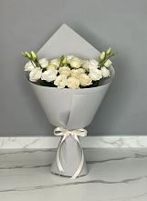 Букет цветов из:  Розы и Лизиантусы в Брикет